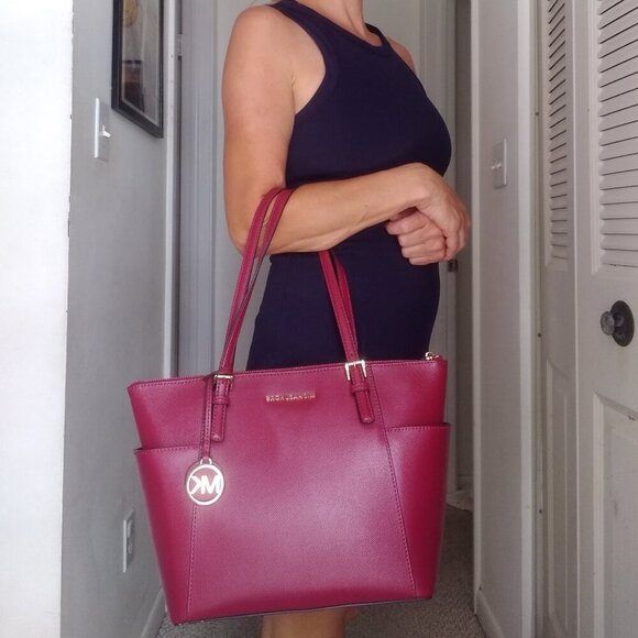 🎉HP🎉Michael kors Charlotte purse tote deep pink with dust bag EUC - Picture 8 of 14